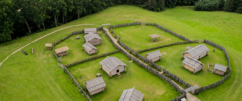 muziejine ekspozicija po atviru dangumi.jpeg